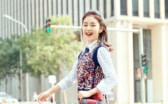 玩弄高耸白嫩的乳峰A片